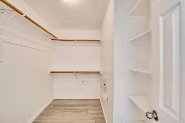 Building Photo - 10321 Beard Ave