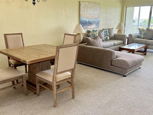 Building Photo - 3000 N Palm Aire Dr