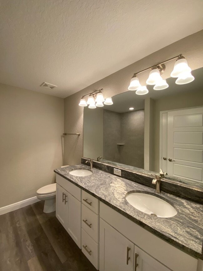 Building Photo - Custom Home - Desirable SE Ocala Neighborhood 3/2/2 **Won't Last**