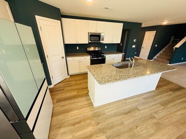 Building Photo - Valley End