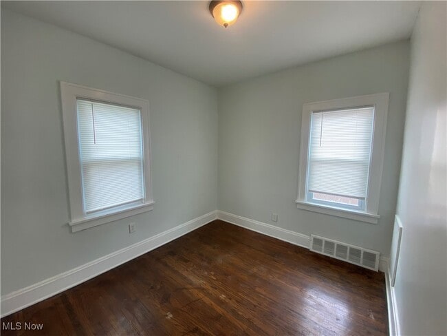 Building Photo - 857 E 188th St