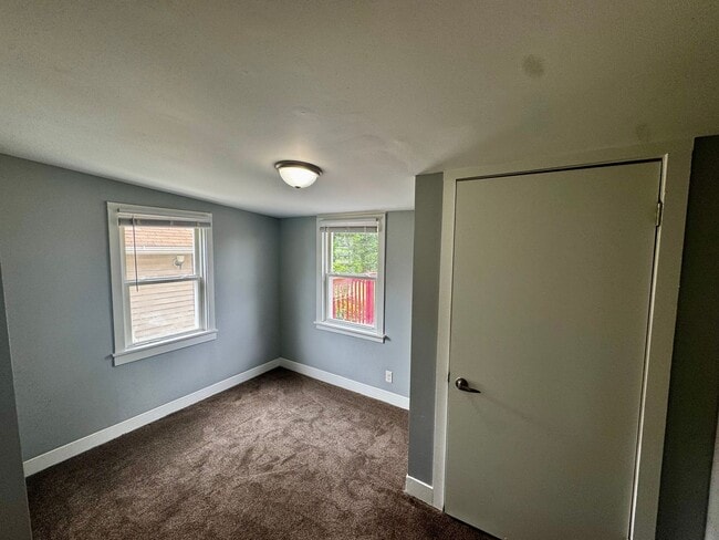 Building Photo - Charming 2-Bed, 1-Bath Single-Family Home in Coal Valley – Available Now!