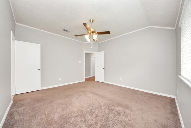 Building Photo - 15739 Oak Mountain Dr