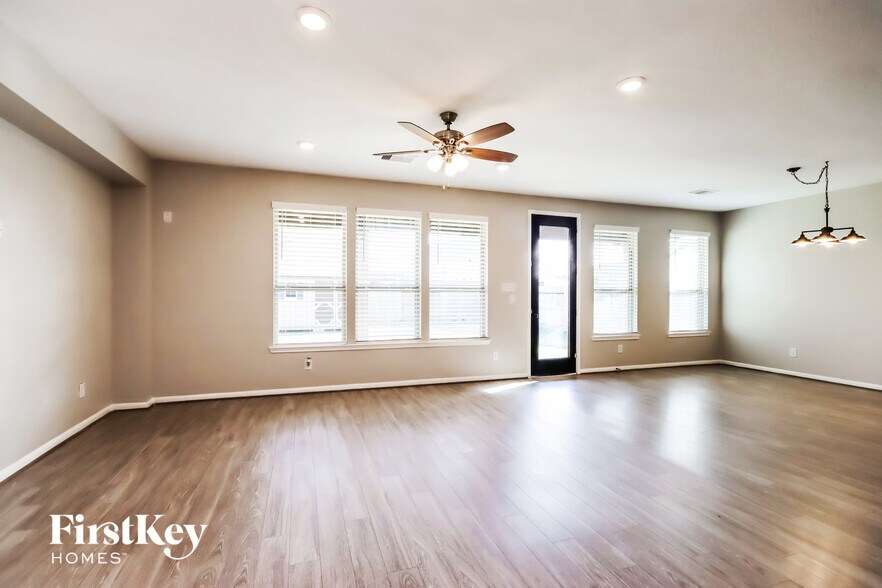 Building Photo - 25515 Kensington Lk Dr