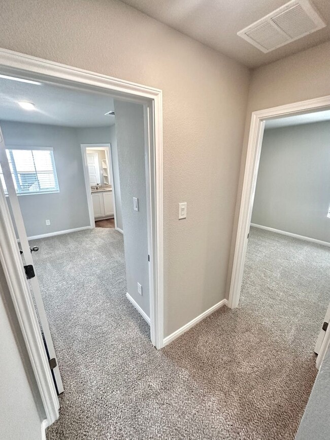 Building Photo - Luxury 2-Story, 3-Bed/ 2.5-Bath Duplex in ...