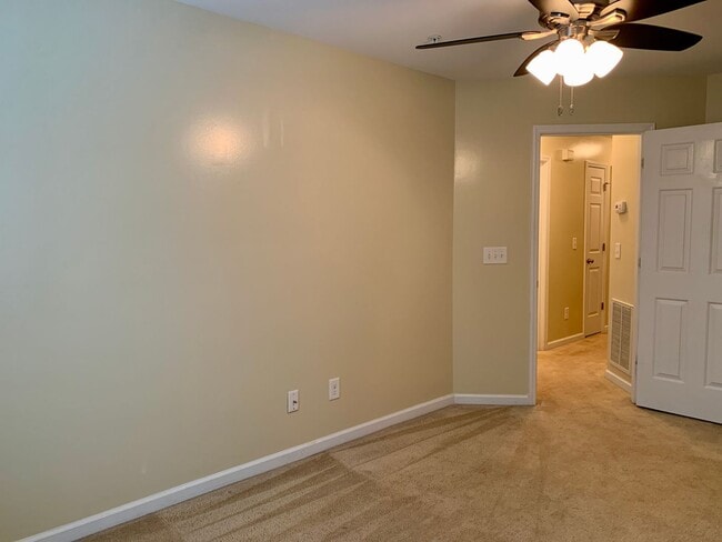 Building Photo - RENT READY Townhome Convenient to I440 & I...