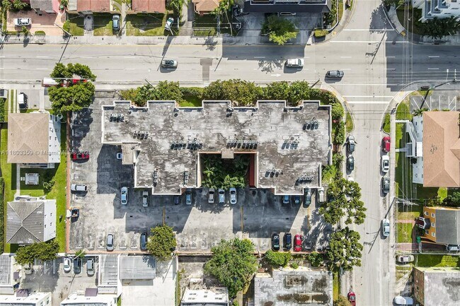 Building Photo - 677 SW 9th Ave