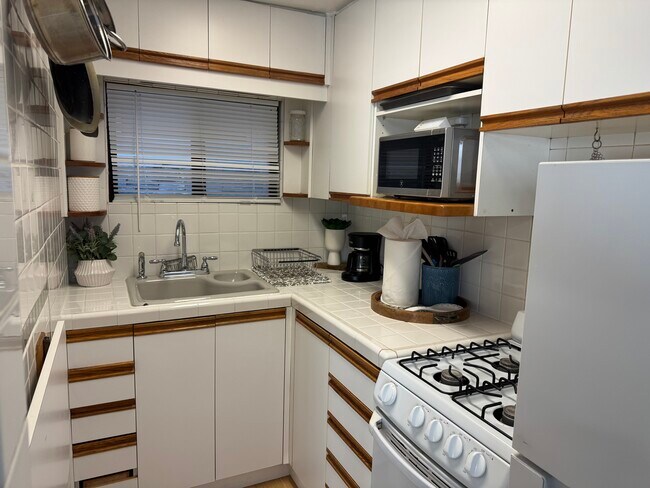 Building Photo - 468 27th St