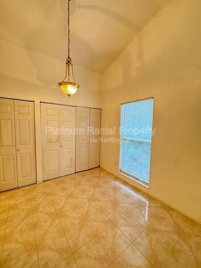 Building Photo - 1295 Taylor Oaks Dr