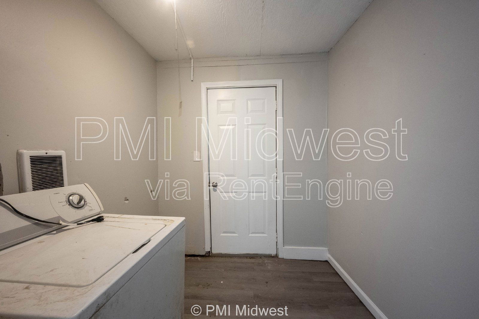 Building Photo - 2011 Applegate St