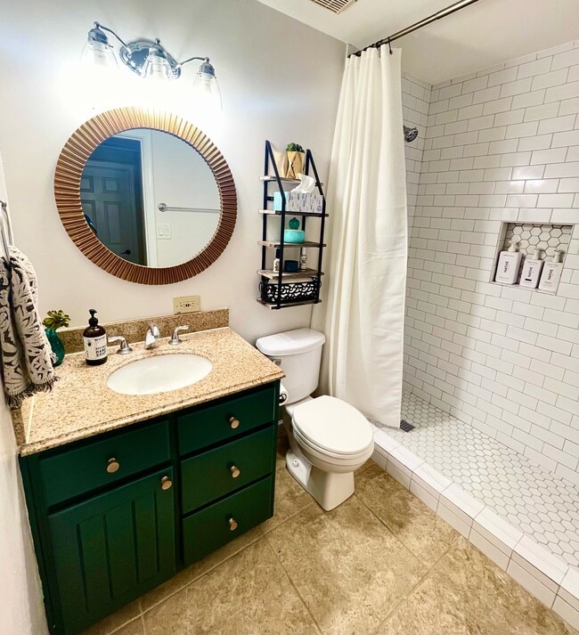 Building Photo - 3813 E Gelding Dr