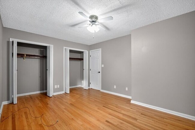 Building Photo - 23259 Laurel Hill Dr