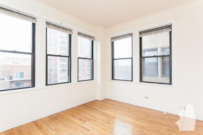 Building Photo - 0 bedroom in Chicago IL 60613