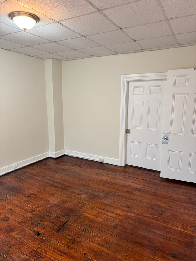 Building Photo - 210-212 N Potomac St