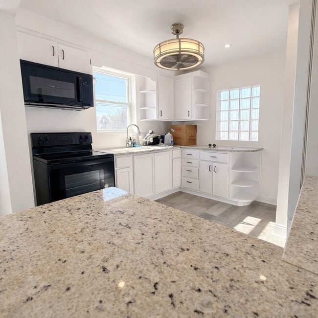 Building Photo - 3857 W 51st St