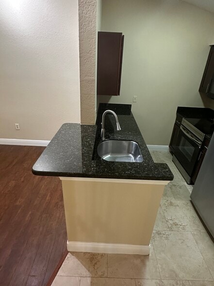 Building Photo - 2850 N Oakland Forest Dr