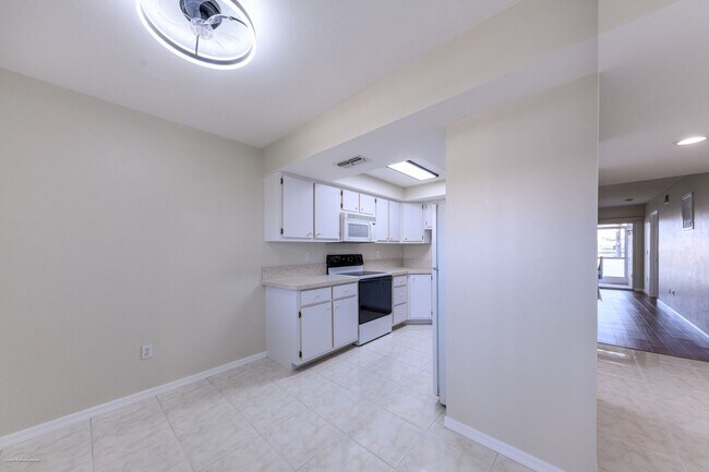 Building Photo - PRICE DROP!! UNFURNISHED ANNUAL RENTAL. CL...
