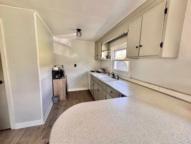 Building Photo - 2073 Castleton Rd