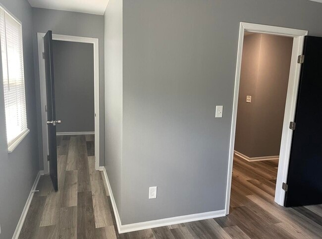 Building Photo - 101 Kingsway Ct
