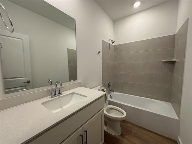 Building Photo - 708 Enys Wy