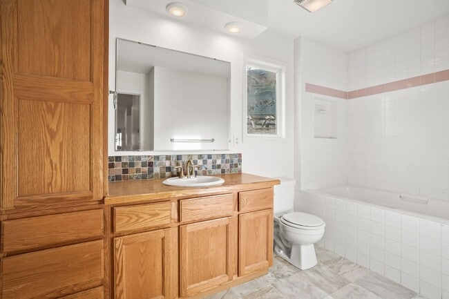 Building Photo - 3bd/2ba Home on Large Private Lot in Estab...