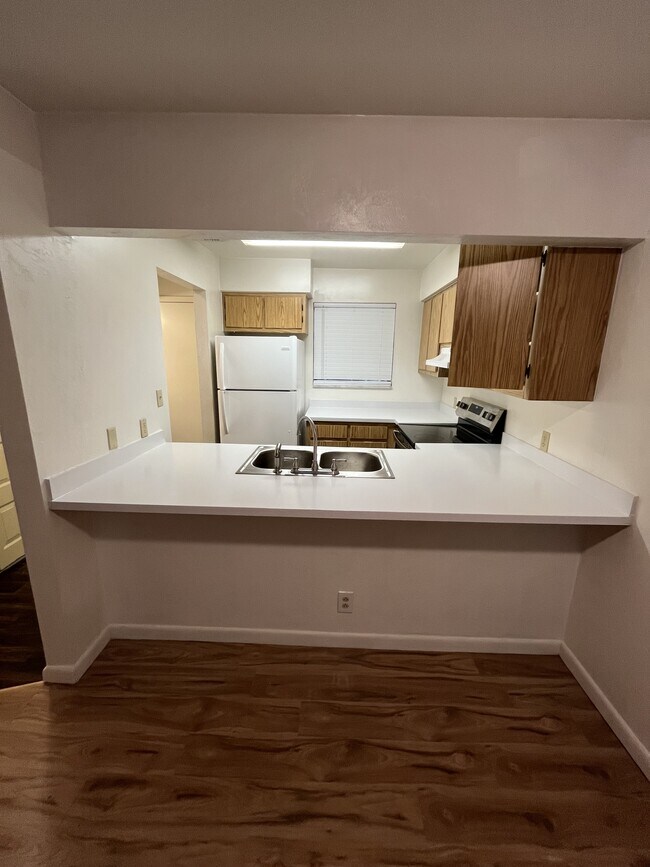 Building Photo - 2560 SW 31st Pl