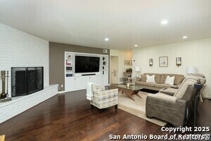 Building Photo - 206 Yosemite Dr