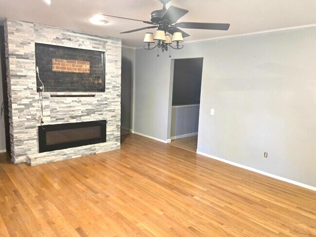 Building Photo - 13032 Old Farm Dr