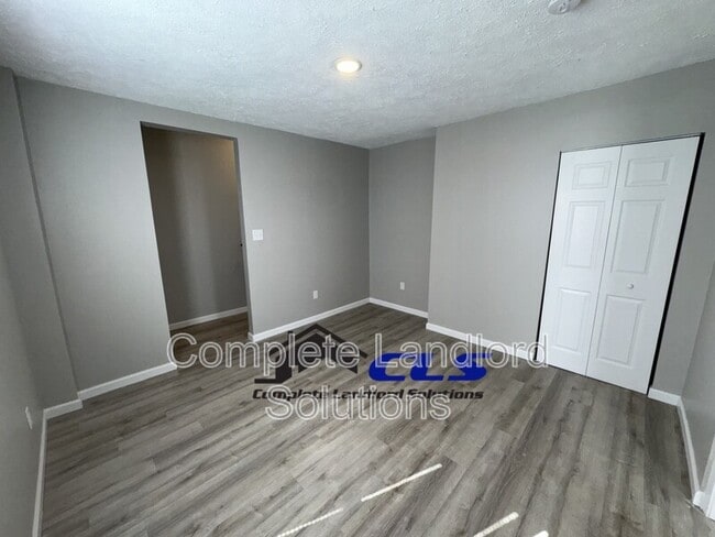 Building Photo - 702 S 8th St