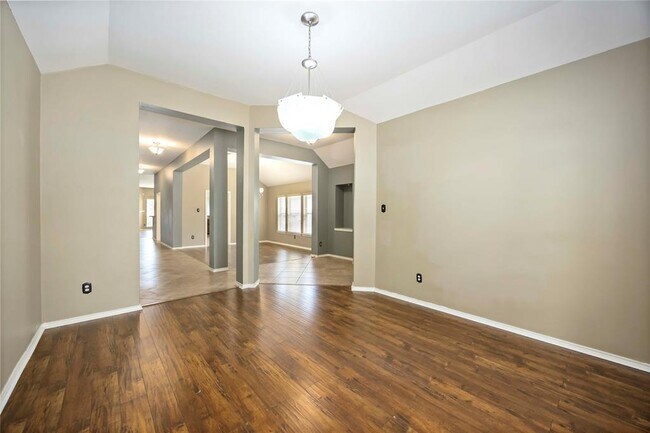 Building Photo - 2019 Shore Breeze Dr