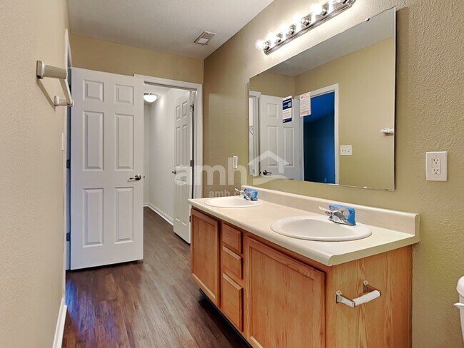 Building Photo - 4704 Ashfield Dr