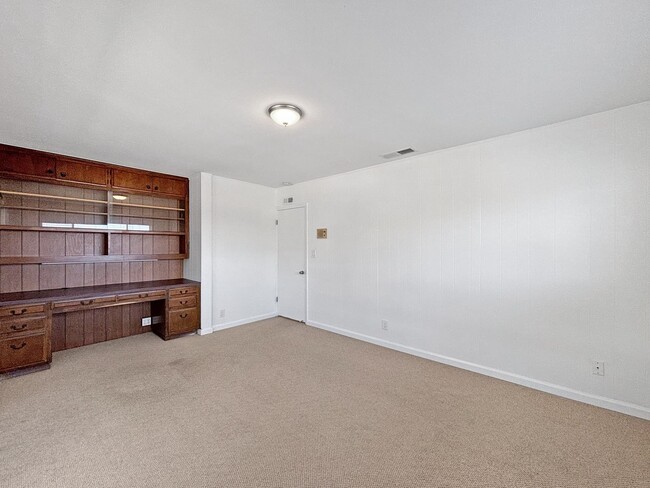 Building Photo - Charming & Spacious 4BD/3BA House in Allie...
