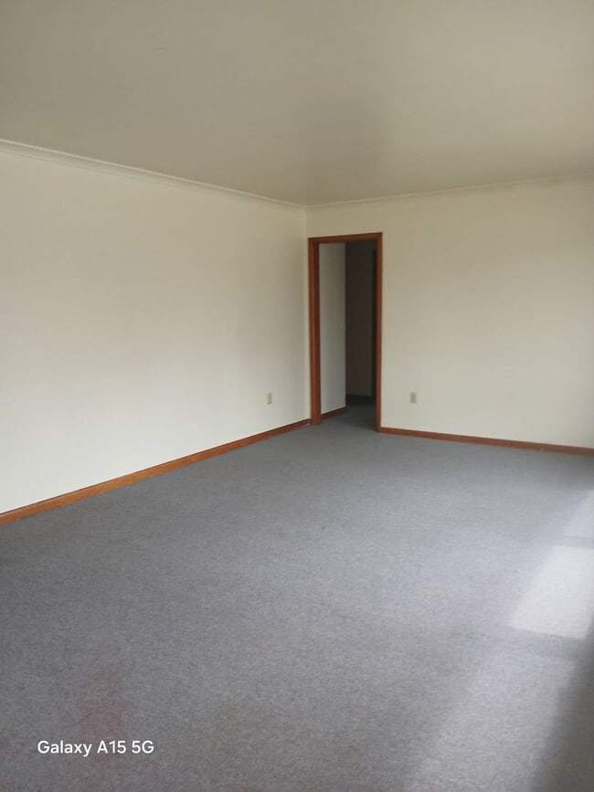 Building Photo - A charming 3 Bed 1 1/2 Bath House