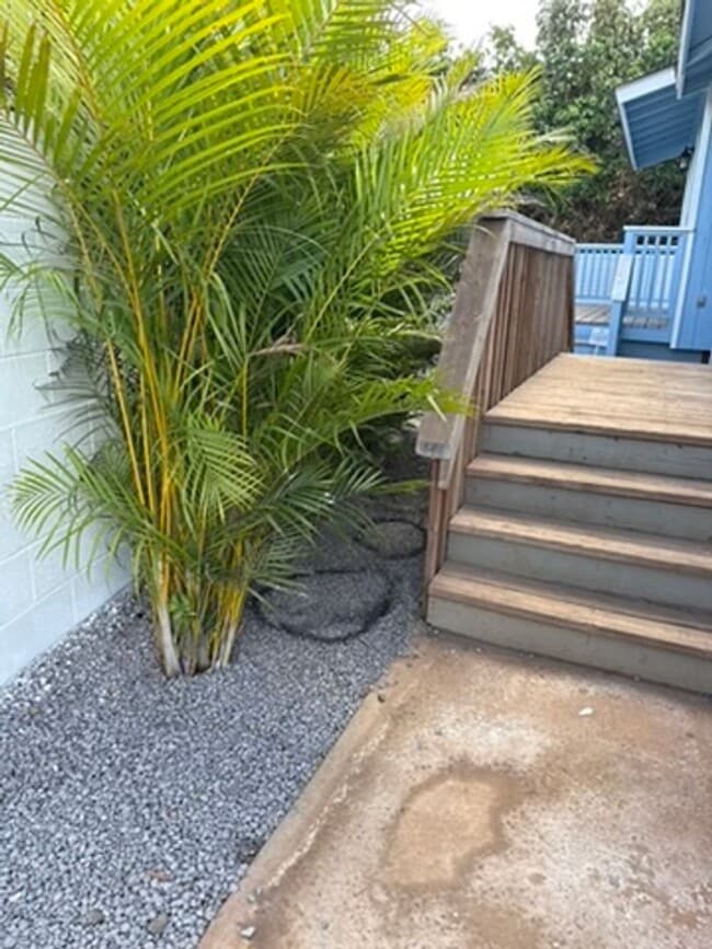 Building Photo - Unfurnished Pet Friendly 2 bed/1 bath - Wa...