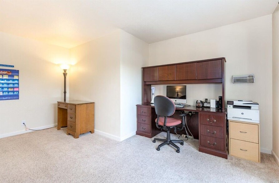 Building Photo - 566 Burlington Dr