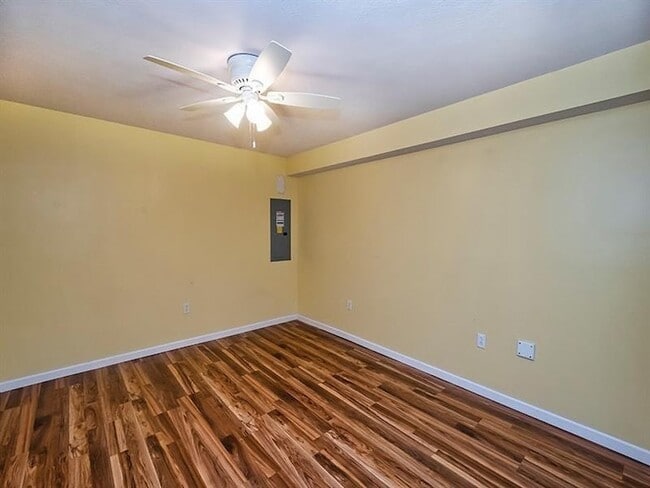 Building Photo - 261 Broadstone Dr