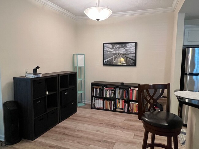 Building Photo - Unfurnished First Floor Condo w/ Garage!