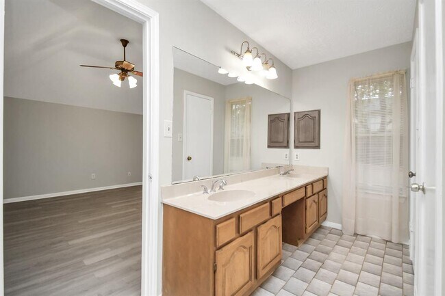 Building Photo - 14810 Cypress Ridge Dr
