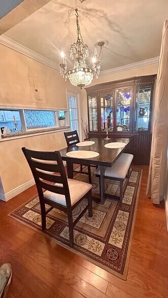 Building Photo - 800 NE 6th St