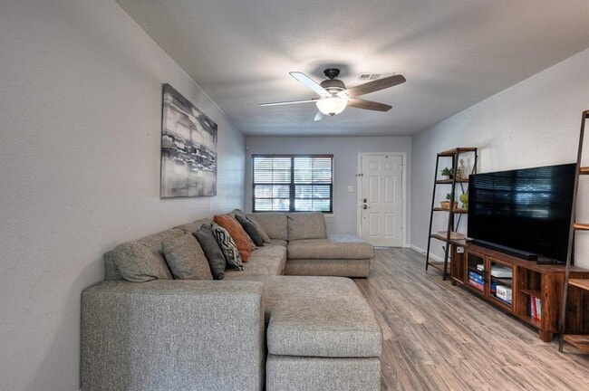 Building Photo - 9527 Vilven Ln