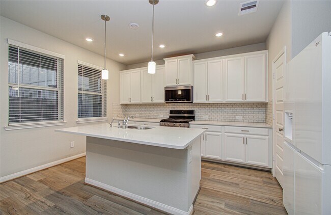 Building Photo - 1525 Parkland Oak Dr