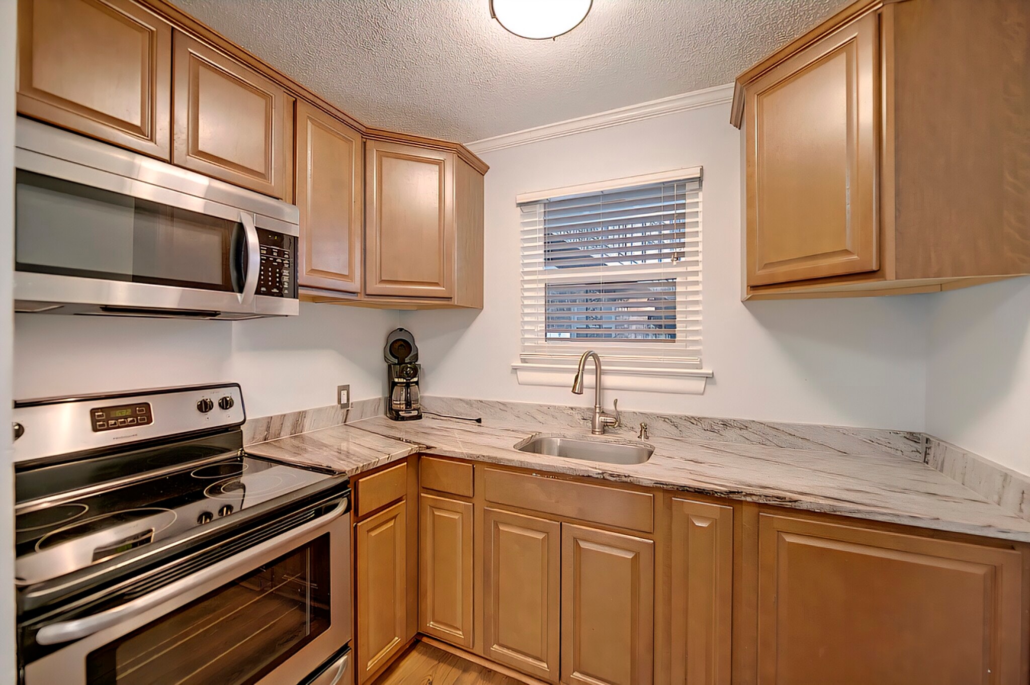 Building Photo - 867 Colony Dr