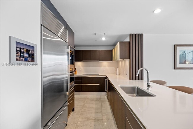 Building Photo - 17001 Collins Ave