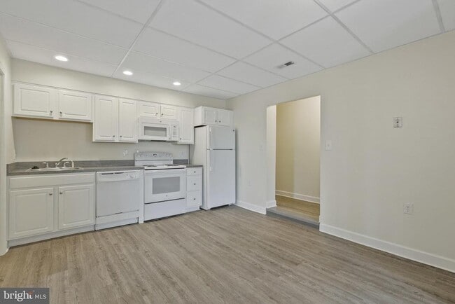 Building Photo - 28 Liberty St