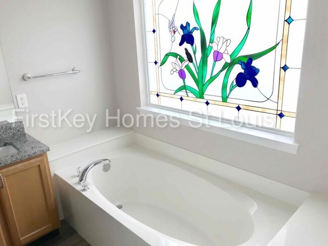 Building Photo - 14 Rivermeadows Dr