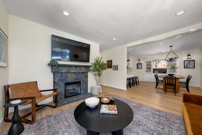 Building Photo - 4062 Goldfinch St