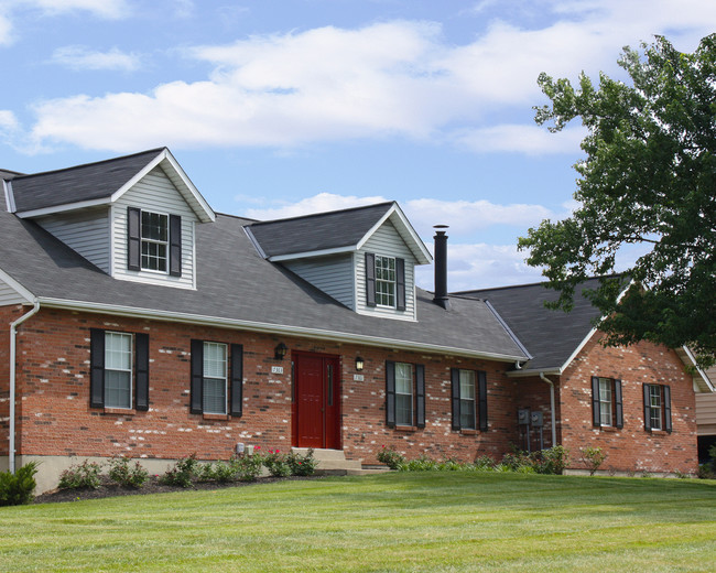 Building Photo - The Villas at Kingswood