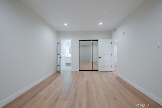 Building Photo - 10218 Fernglen Ave