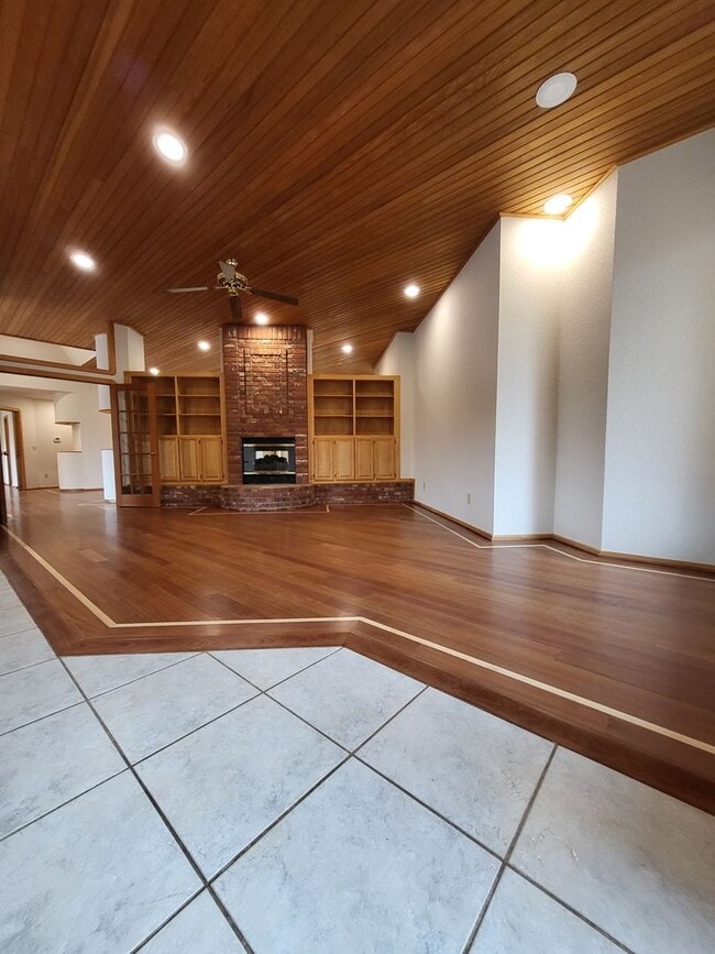 Building Photo - 604 Shadow Grove Ct