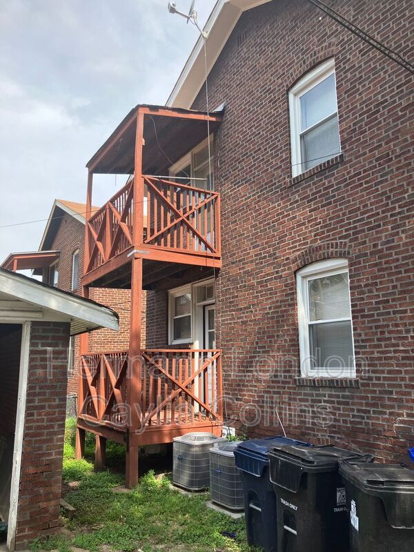 Building Photo - 7030 Dartmouth Ave